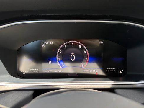 Certified 2025 Volkswagen Taos SE AWD/4WD image 18
