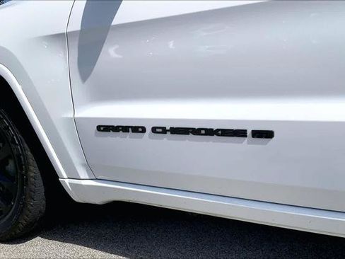 Certified 2022 Jeep Grand Cherokee Laredo X RWD image 10