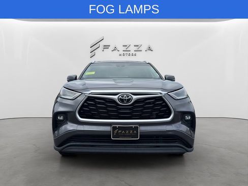 Used 2021 Toyota Highlander XLE AWD/4WD image 10