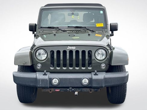 Used 2015 Jeep Wrangler Unlimited Sahara w/ Connectivity Group AWD/4WD image 3