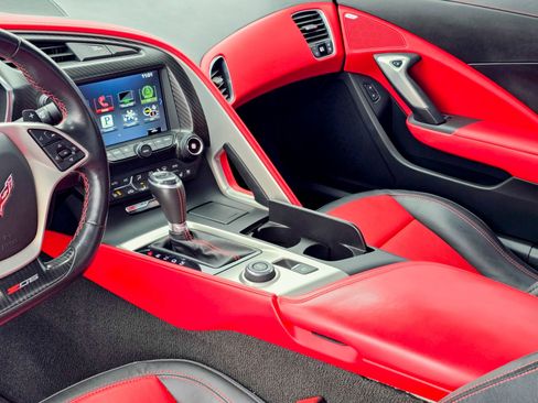 Used 2016 Chevrolet Corvette Z06 w/ 3LZ Preferred Equipment Group image 5