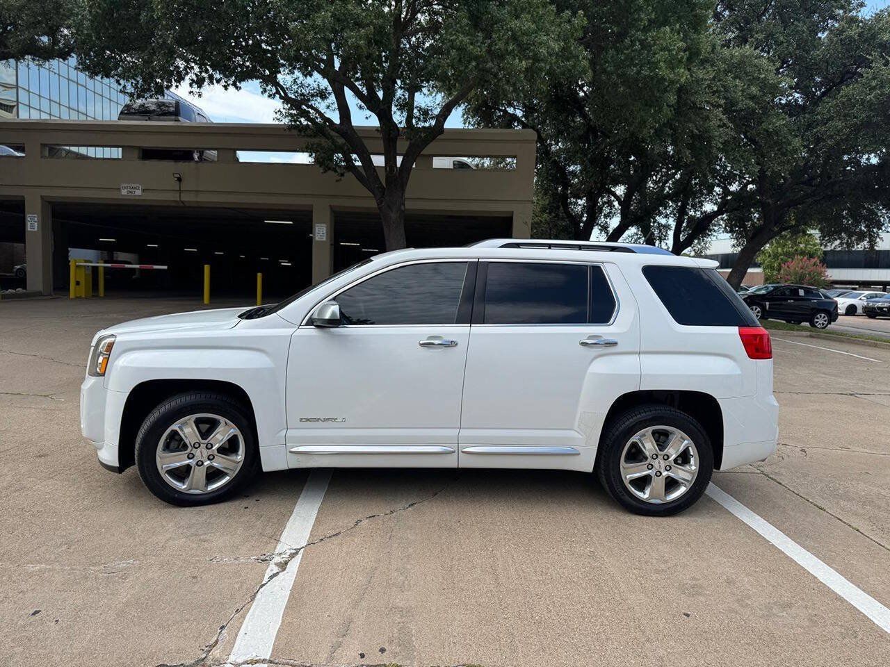 Used 2013 GMC Terrain Denali w/ Cargo Package FWD image 3
