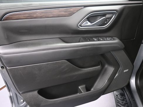 Used 2021 Chevrolet Suburban Z71 image 13