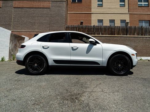 Used 2017 Porsche Macan AWD/4WD image 2
