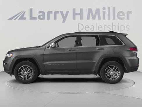 Used 2017 Jeep Grand Cherokee Limited w/ Trailer Tow Group IV AWD/4WD image 3