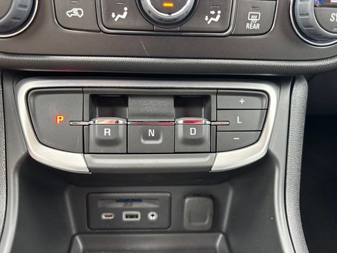Used 2023 GMC Terrain SLT AWD/4WD image 29
