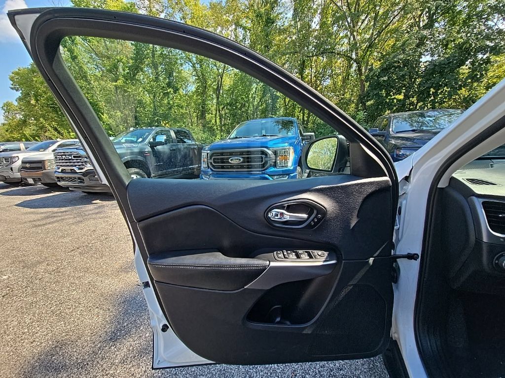 Used 2022 Jeep Cherokee Limited AWD/4WD image 27
