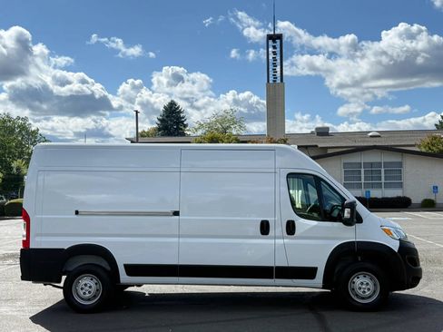 Used 2023 RAM ProMaster 2500 w/ Driver Convenience Group FWD image 7