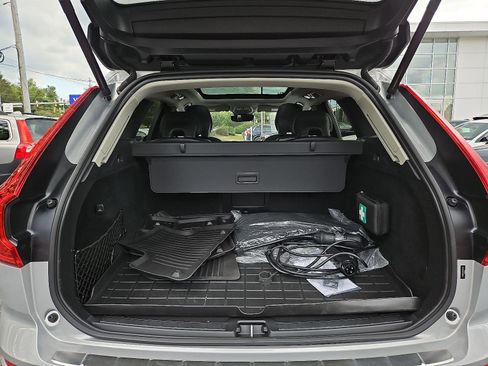 Certified 2024 Volvo XC60 T8 Core w/ Protection Package Premier image 29