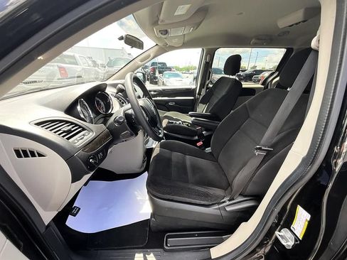 Used 2018 Dodge Grand Caravan SE FWD image 14