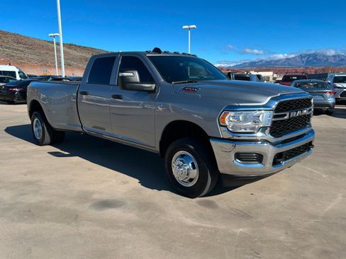 Used 2024 RAM 3500 Tradesman w/ Chrome Appearance Group image 7