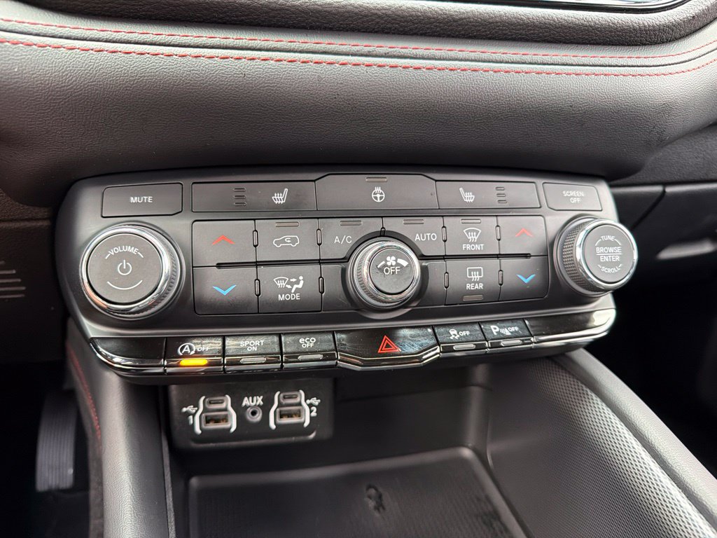 Used 2025 Dodge Durango GT RWD image 12