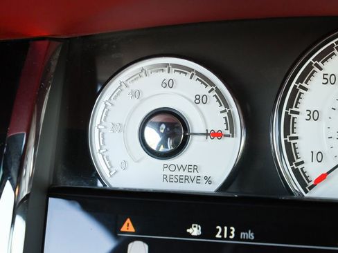 Used 2020 Rolls-Royce Wraith image 24