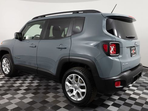 Used 2017 Jeep Renegade Latitude w/ Trailer Tow Group AWD/4WD image 4
