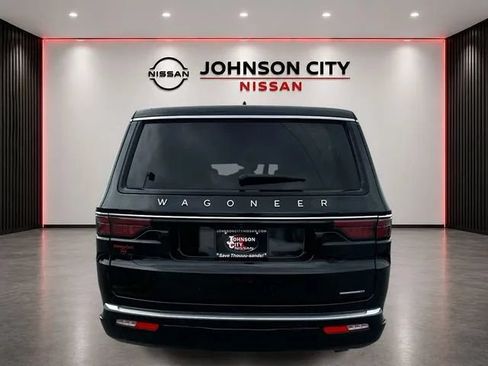 Used 2024 Jeep Wagoneer L Series II w/ Flexible Seating Group AWD/4WD image 6