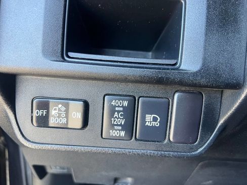 Used 2018 Toyota Tacoma TRD Sport w/ Technology Package AWD/4WD image 14