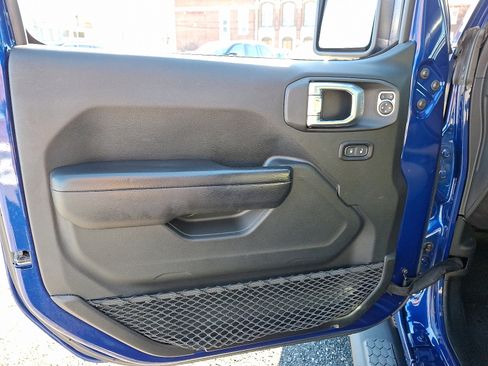 Used 2018 Jeep Wrangler Sport image 13