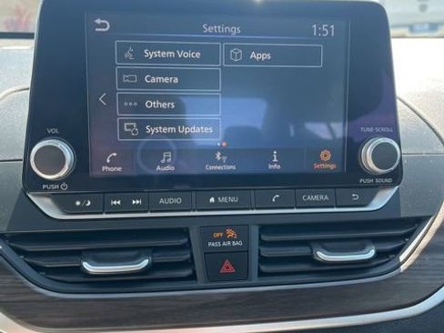 Used 2025 Nissan Altima 2.5 SV FWD image 42