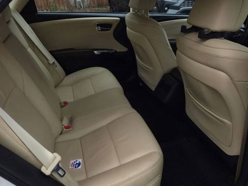 Used 2017 Toyota Avalon XLE Premium w/ All Weather Liner Package FWD image 12