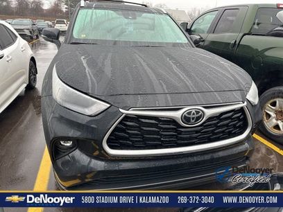 Used 2023 Toyota Highlander XLE