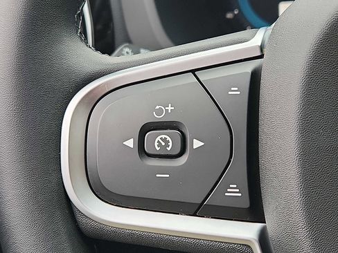 Used 2025 Volvo XC60 B5 Core image 20