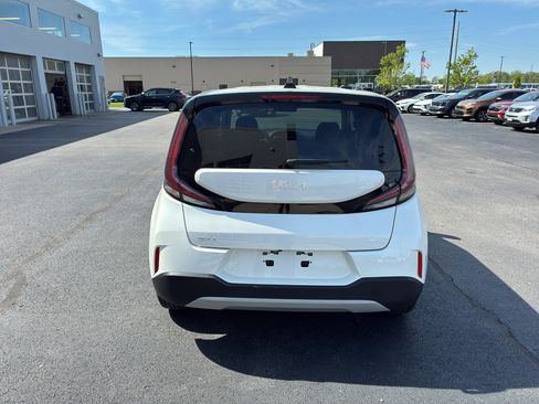 Used 2025 Kia Soul LX w/ LX Technology Package FWD image 8