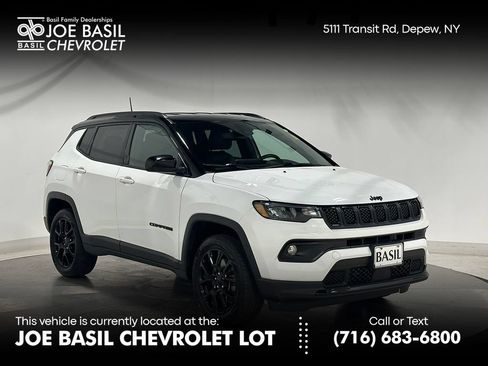 Used 2023 Jeep Compass Latitude AWD/4WD image 1