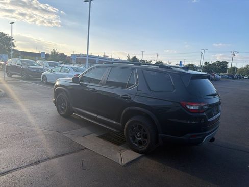 Used 2025 Honda Pilot TrailSport image 18