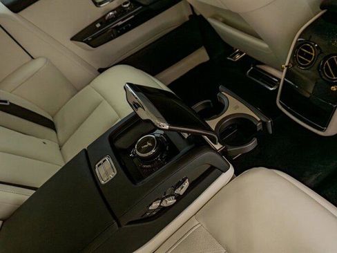 Used 2024 Rolls-Royce Phantom Sedan image 59