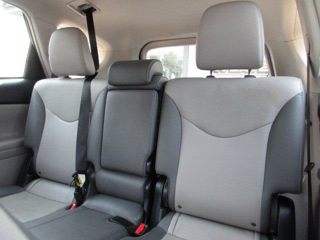 Used 2015 Toyota Prius V Four FWD image 28