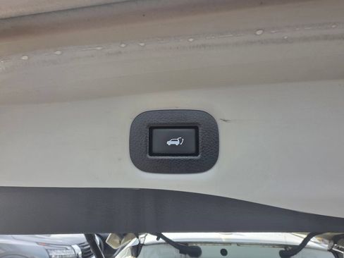 Used 2020 Nissan Rogue SV FWD image 11