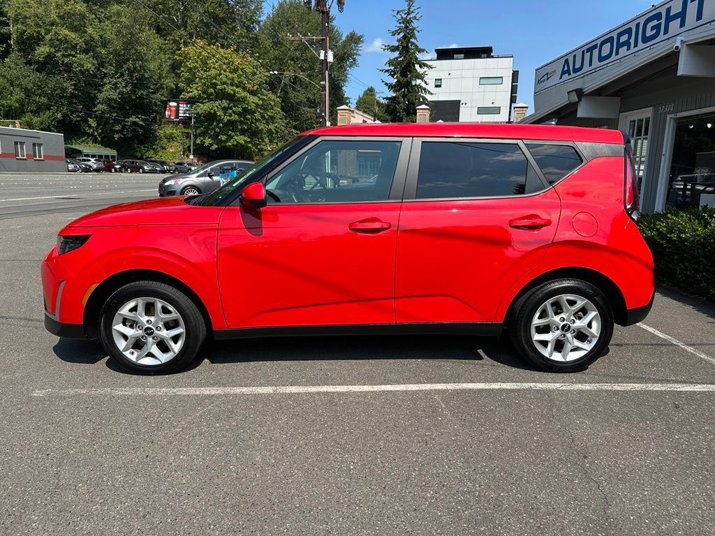 Used 2023 Kia Soul LX w/ LX Technology Package FWD image 8