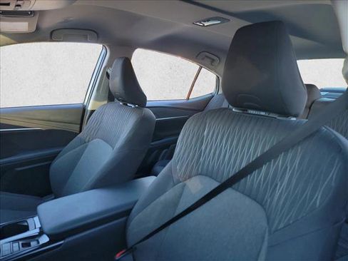 Used 2025 Toyota Camry LE image 11