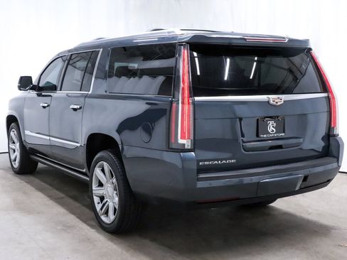 Used 2019 Cadillac Escalade ESV Premium Luxury image 4