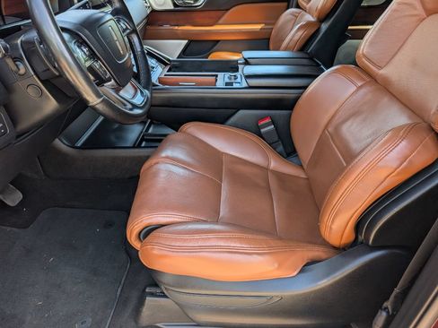 Used 2020 Lincoln Navigator L Reserve w/ Luxury Package AWD/4WD image 8