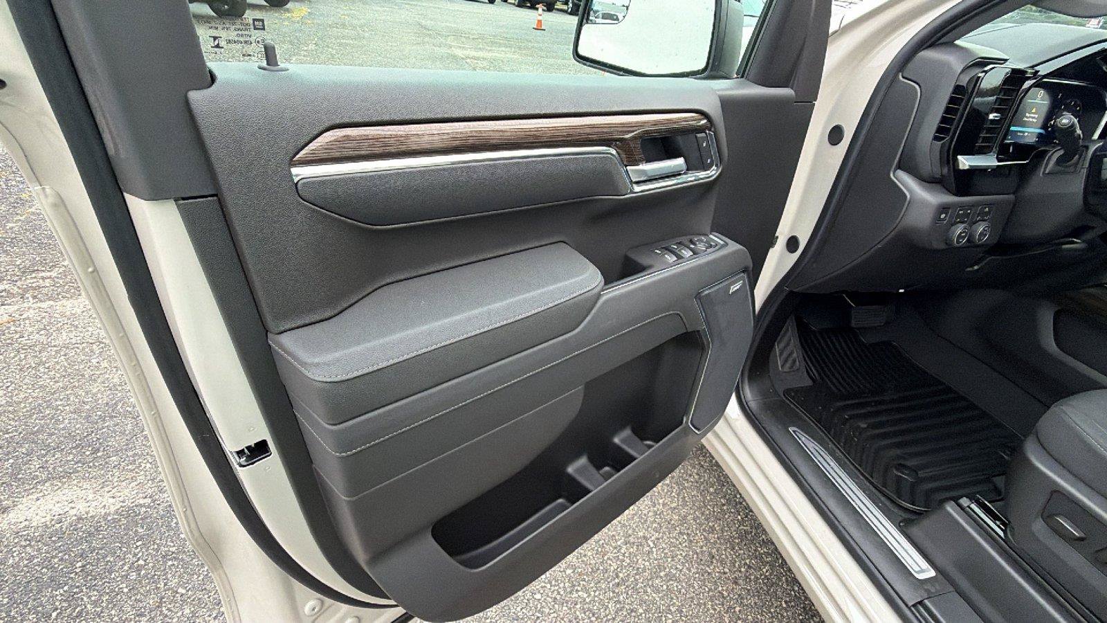 New 2026 Chevrolet Silverado 1500 RST w/ Convenience Package II AWD/4WD image 14