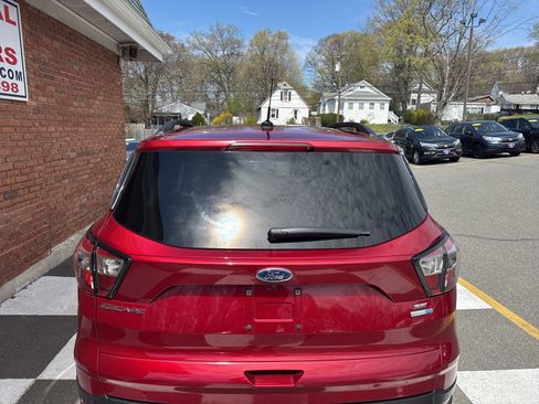 Used 2017 Ford Escape SE w/ Equipment Group 201A AWD/4WD image 9
