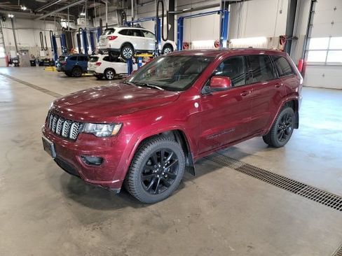 Used 2019 Jeep Grand Cherokee Altitude AWD/4WD image 3