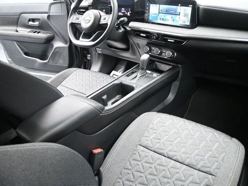 Certified 2025 Nissan Kicks SV AWD/4WD image 17