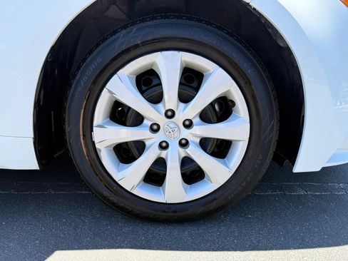 Used 2024 Toyota Corolla LE FWD image 31