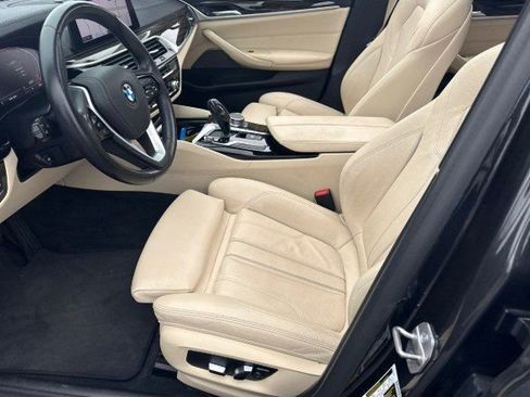Used 2020 BMW 530i w/ Premium Package image 12