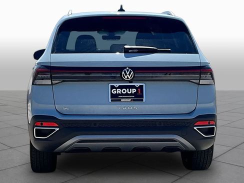 New 2026 Volkswagen Taos SE FWD image 4