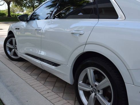 Used 2019 Audi e-tron Prestige w/ Prestige Package AWD/4WD image 23