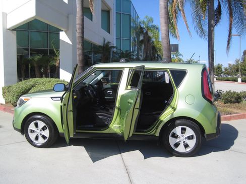 Used 2016 Kia Soul FWD image 4