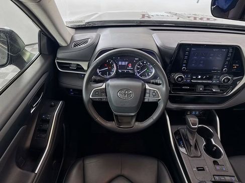 Used 2022 Toyota Highlander XLE image 26