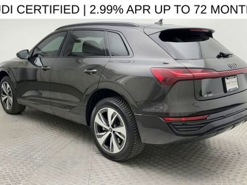 Used 2024 Audi Q8 e-tron Premium image 4