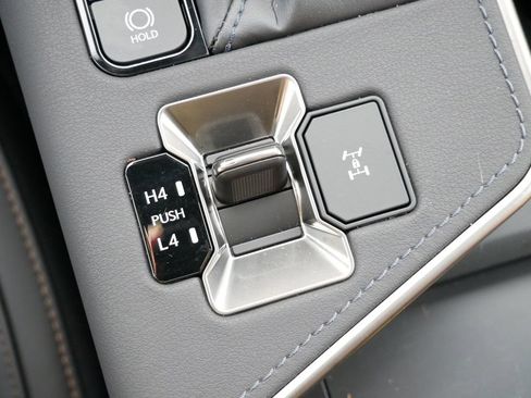 Used 2024 Lexus GX 550 w/ Accessory Package (Z1) AWD/4WD image 26