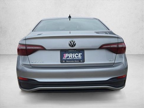 Used 2024 Volkswagen Jetta SE FWD image 7