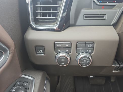 Used 2026 GMC Sierra 2500 Denali AWD/4WD image 25