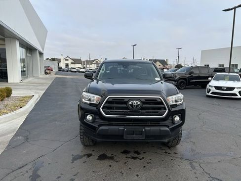 Used 2018 Toyota Tacoma SR5 image 3